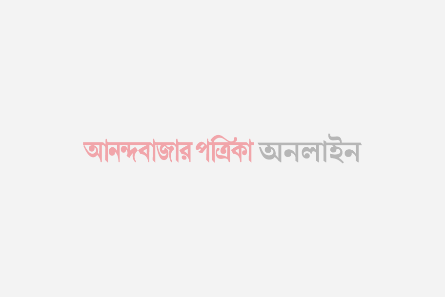 স্নেহা উল্লাল। বলিউড তারকা সলমন খানের আবিষ্কার বলা যেতে পারে। কিন্তু তাঁকে আর দেখাই যায় না ইদানিং। কী করছেন স্নেহা এখন?